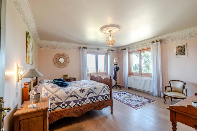 Maison - 300 m² - 8 pièces