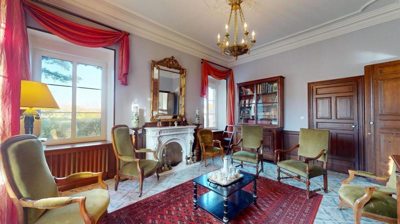 Maison - 3 512 m² - 48 pièces