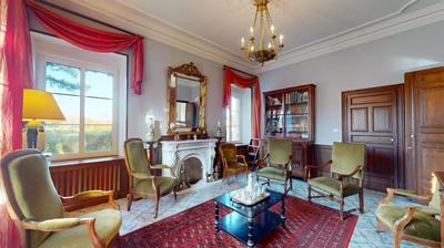 Maison - 3 512 m² - 48 pièces