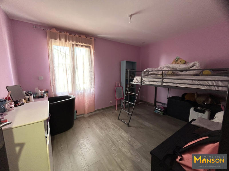 Maison - 223 m² - 9 pièces