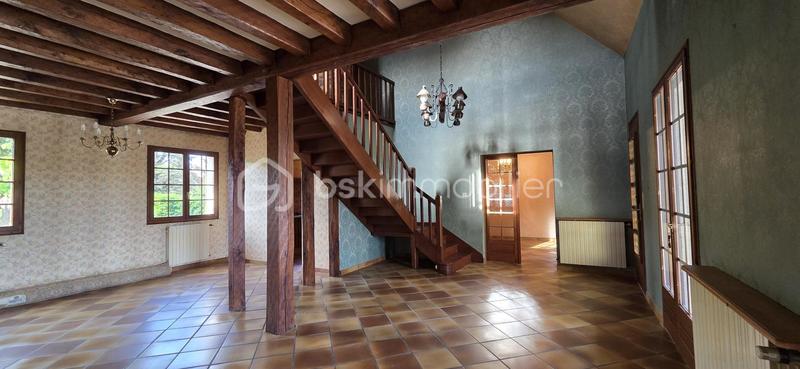 Maison traditionnelle - 198 m² - 8 pièces