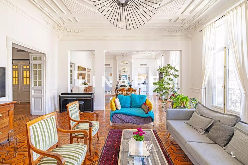 Appartement - 221 m² - 5 pièces