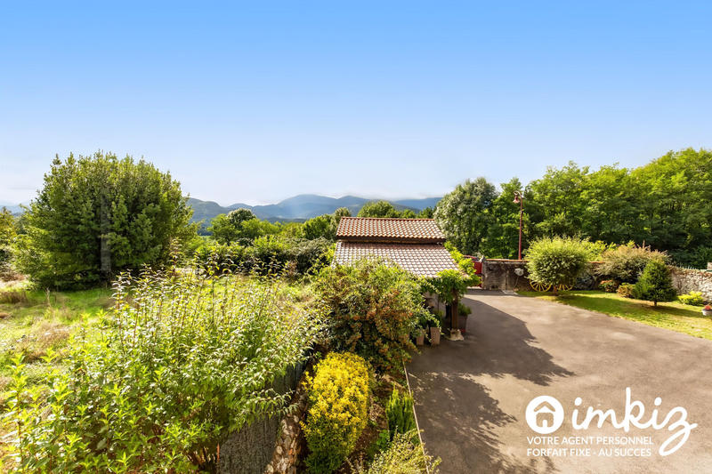 Maison - 305 m² - 6 pièces