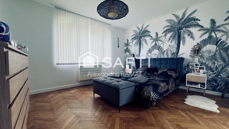 Maison - 300 m² - 8 pièces