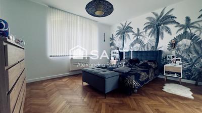 Maison - 300 m² - 8 pièces