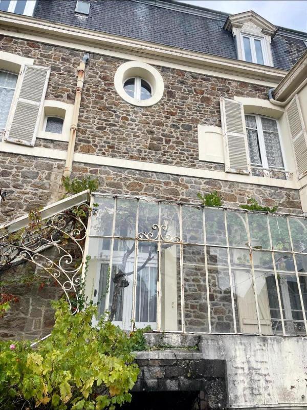 Propriété - 222 m² - 9 pièces