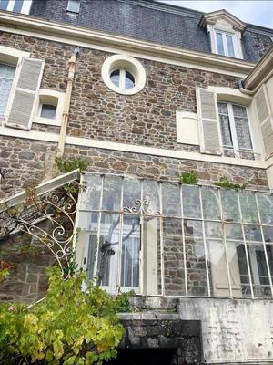 Propriété - 222 m² - 9 pièces