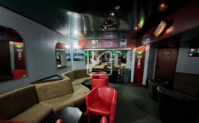 Maison - 400 m² - 3 pièces