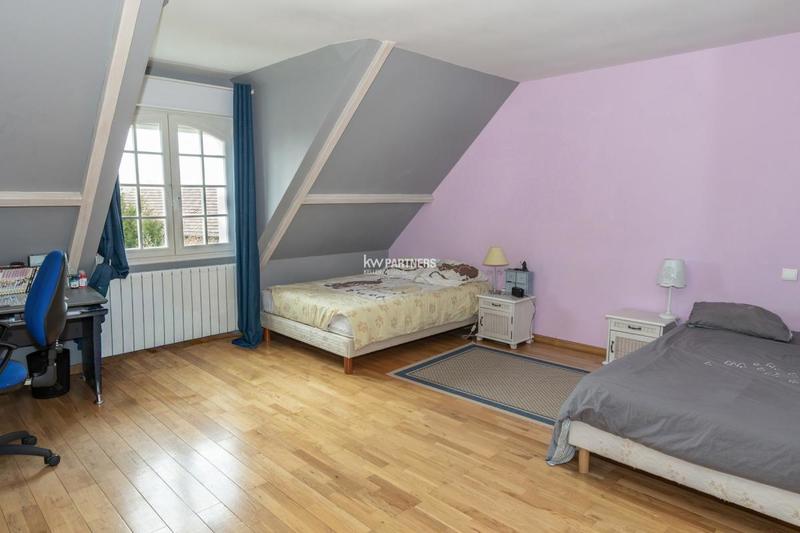 Maison - 230 m² - 8 pièces