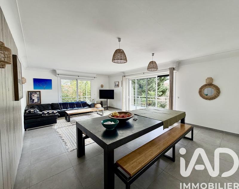 Maison - 210 m² - 9 pièces