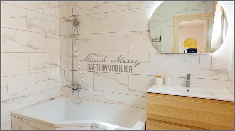 Maison - 212 m² - 7 pièces