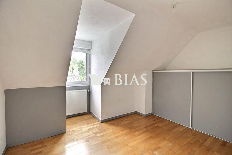 Maison traditionnelle - 119 m² - 6 pièces