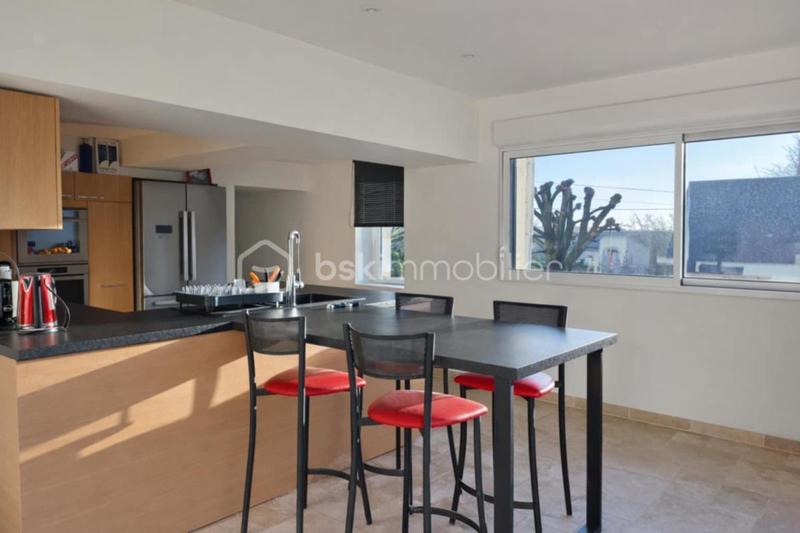 Maison - 217 m² - 6 pièces