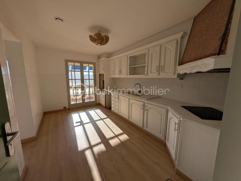 Maison traditionnelle - 210 m² - 8 pièces