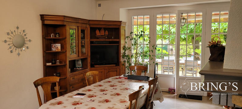 Maison - 250 m² - 9 pièces