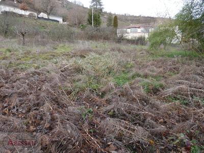 Terrain constructible - 1 600 m²