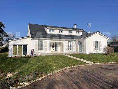 Propriété - 200 m² - 7 pièces