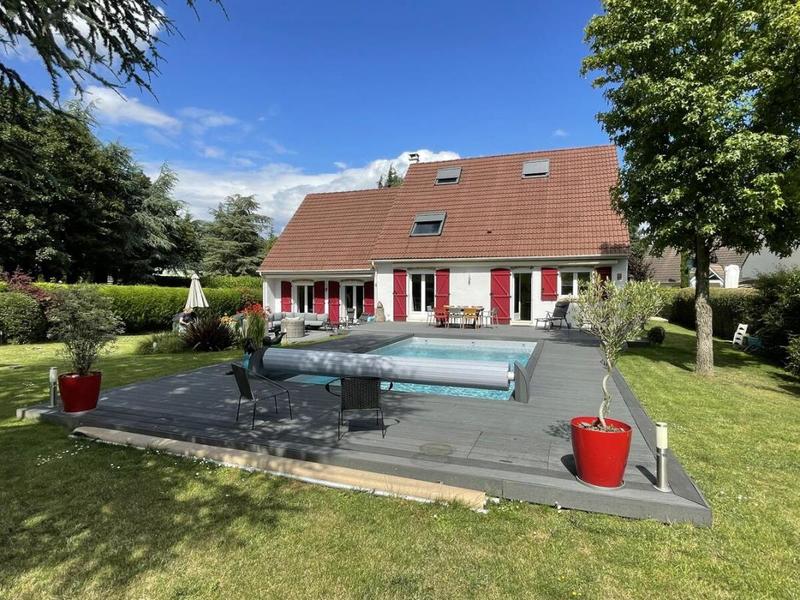 Maison - 210 m² - 9 pièces