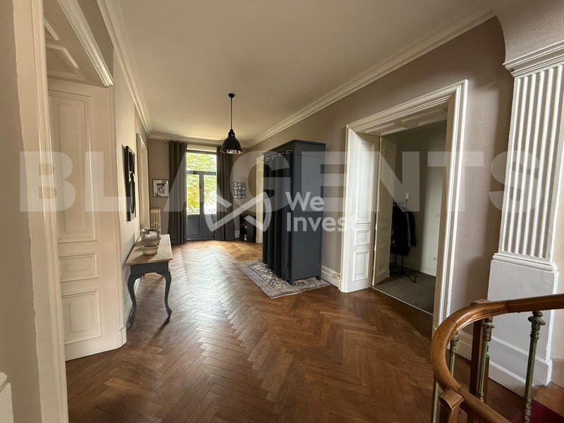 Maison - 390 m² - 5 pièces