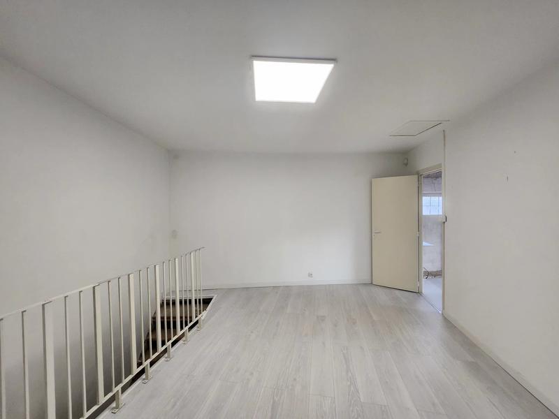 Magasins - 85 m² - 5 pièces