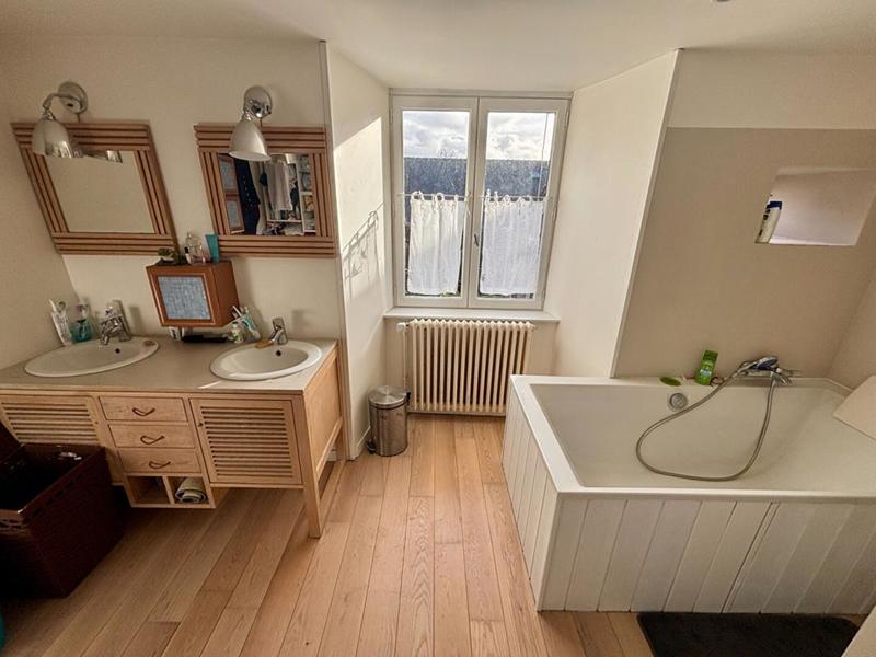 Maison - 225 m² - 5 pièces