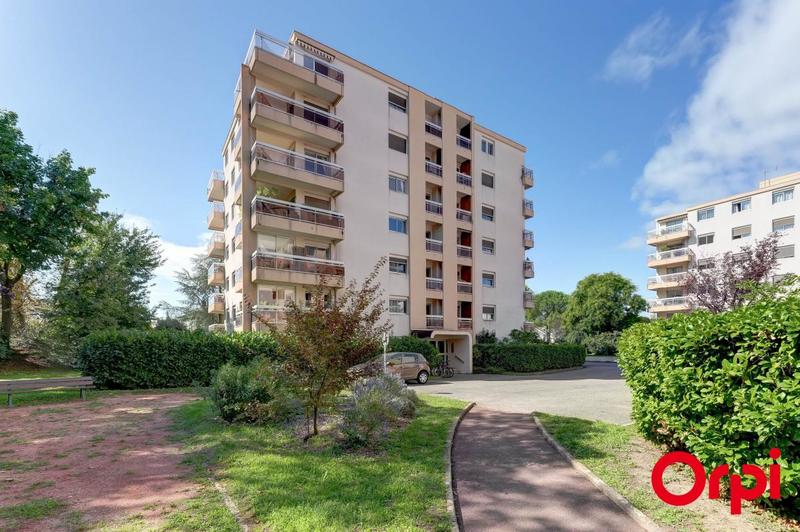 Appartement - 170 m² - 6 pièces