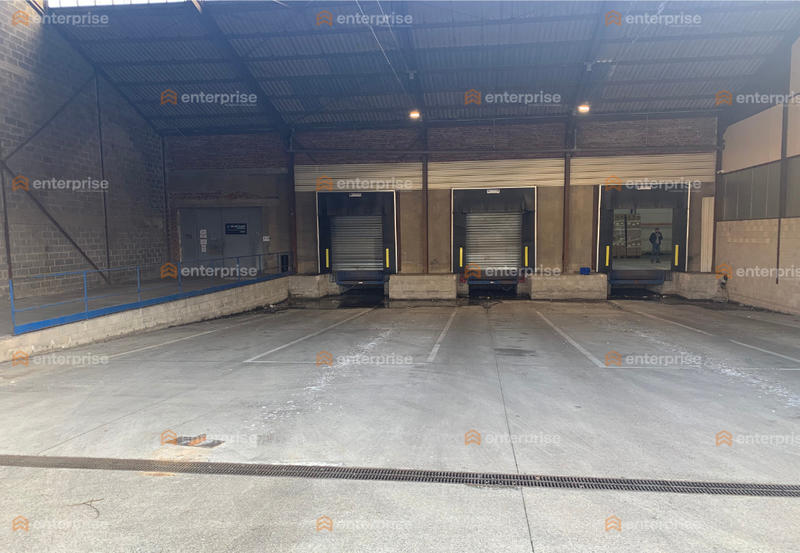 Entrepôt - 7 907 m²