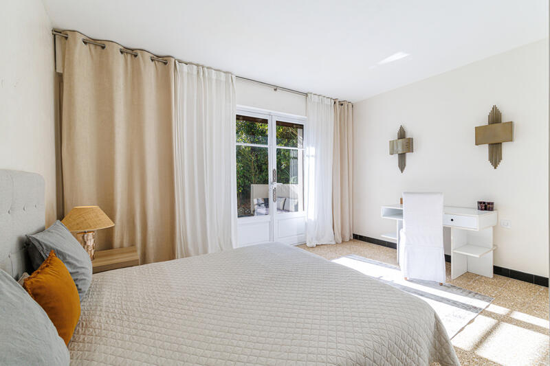 Maison - 220 m² - 7 pièces