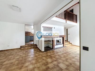 Maison - 216 m² - 10 pièces