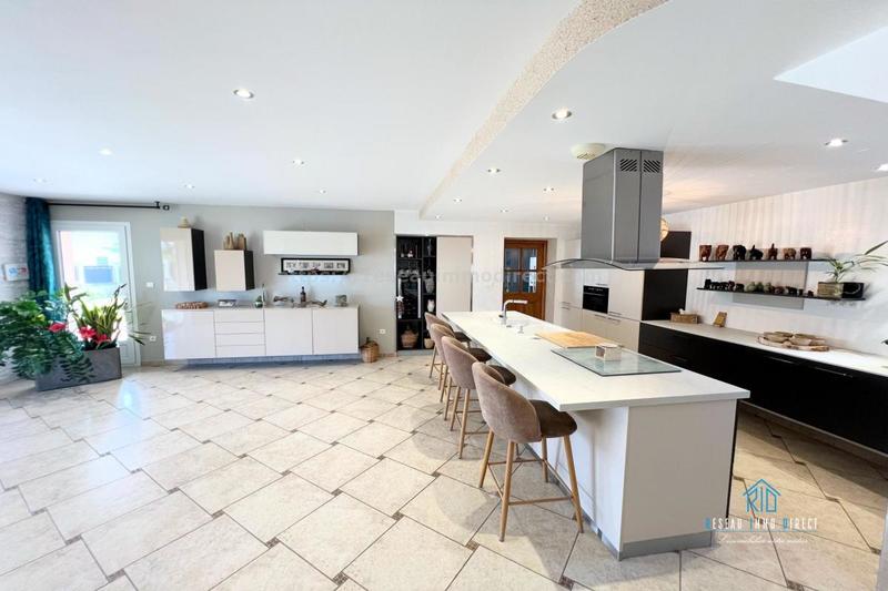 Maison traditionnelle - 170 m² - 6 pièces