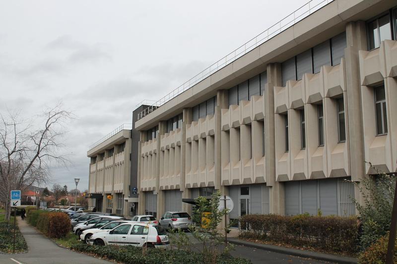 Immeuble - 8 197 m²