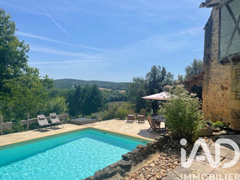 Maison - 230 m² - 6 pièces