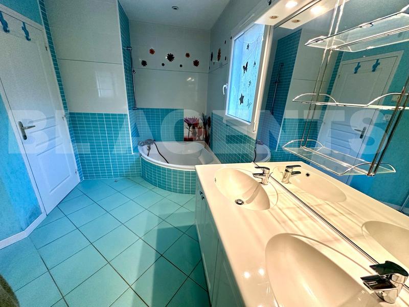 Villa - 163 m² - 6 pièces