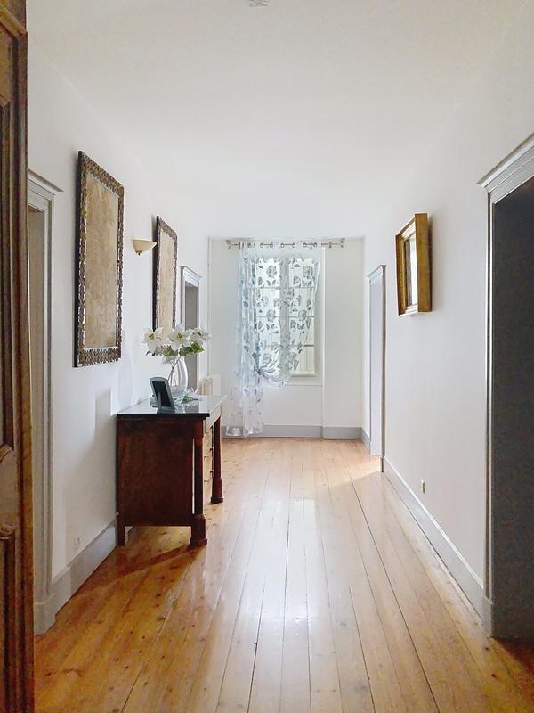 Maison - 300 m² - 12 pièces