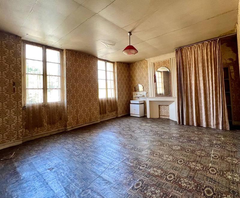 Maison traditionnelle - 270 m² - 10 pièces