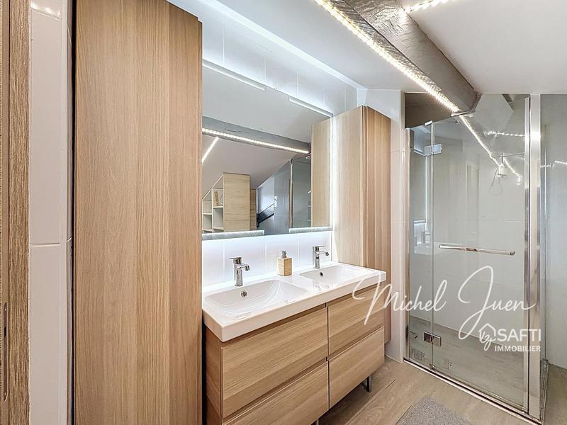 Maison - 253 m² - 5 pièces