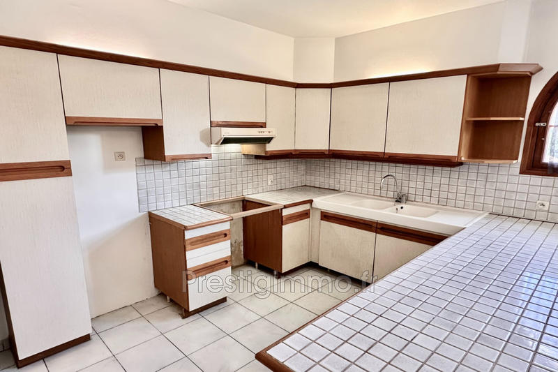 Maison - 270 m² - 8 pièces