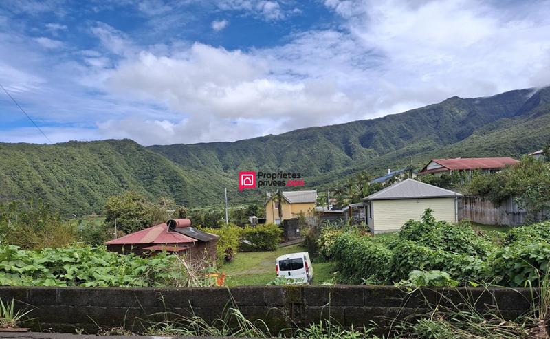 Terrain constructible - 700 m²