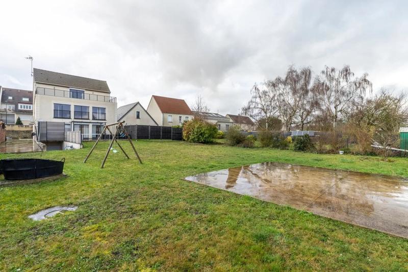 Maison - 225 m² - 8 pièces