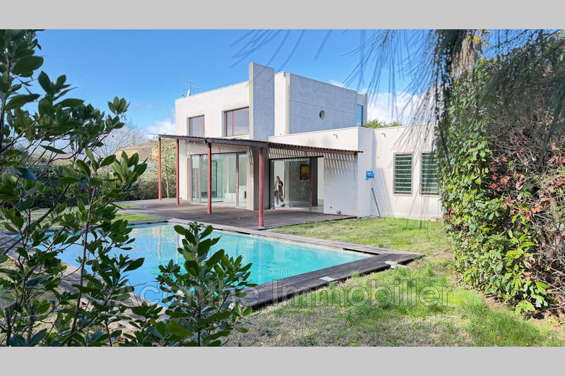 Maison - 240 m² - 5 pièces