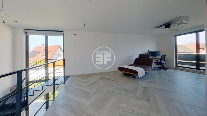 Maison - 215 m² - 6 pièces