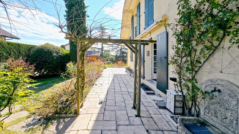 Maison - 241 m² - 7 pièces