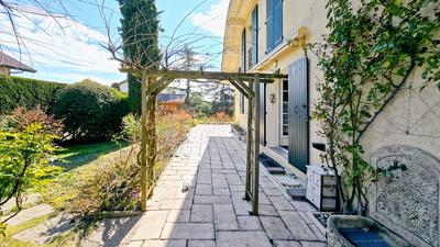 Maison - 241 m² - 7 pièces