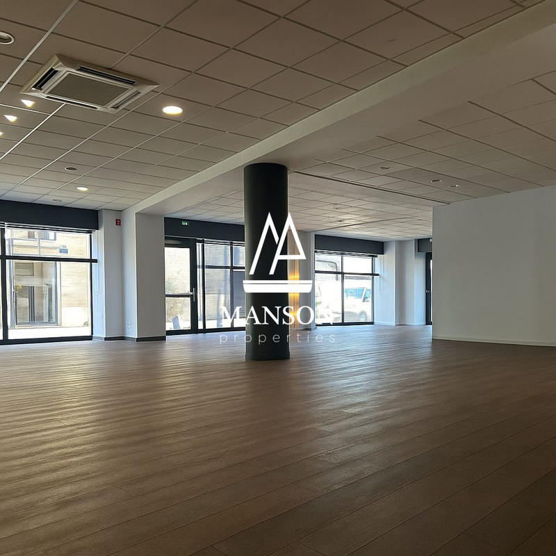 Local commercial - 226 m² - 6 pièces