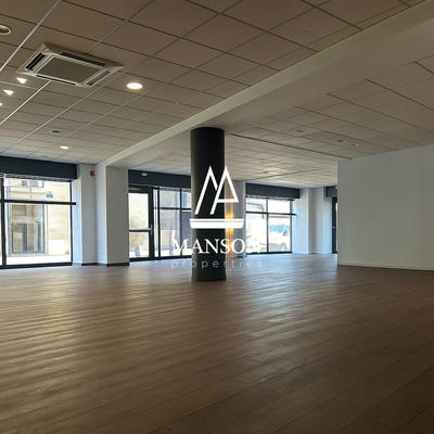 Local commercial - 226 m² - 6 pièces