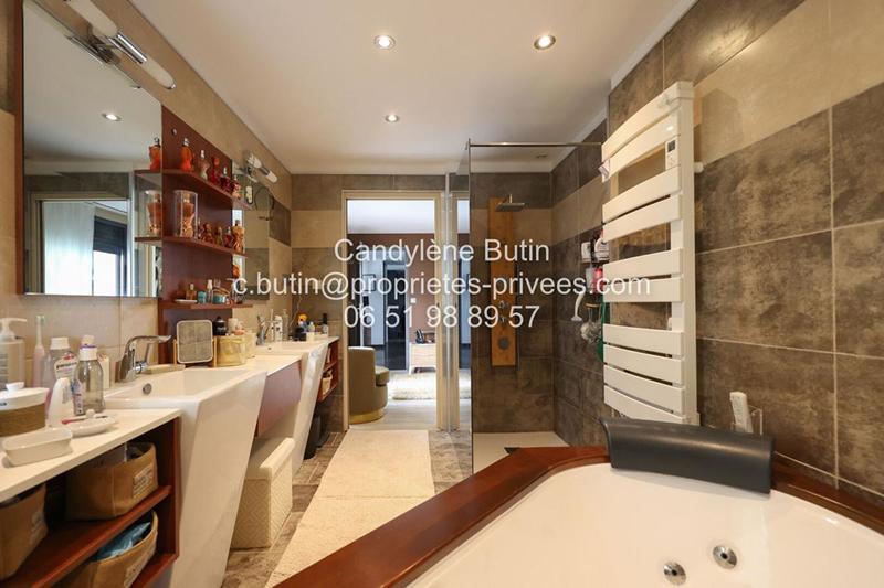 Villa - 260 m² - 7 pièces