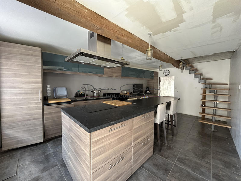 Maison - 210 m² - 8 pièces