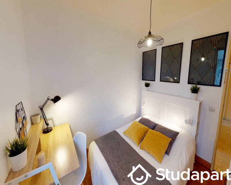 Chambre - 100 m² - 1 pièce