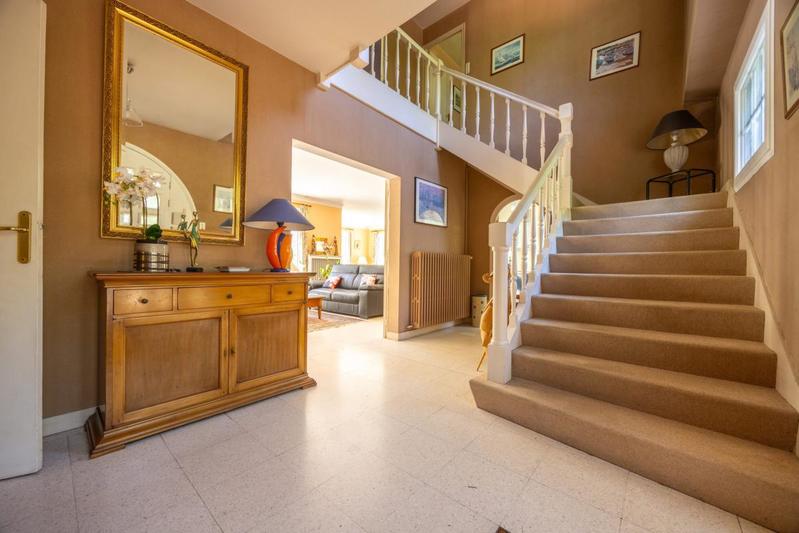 Maison - 230 m² - 6 pièces