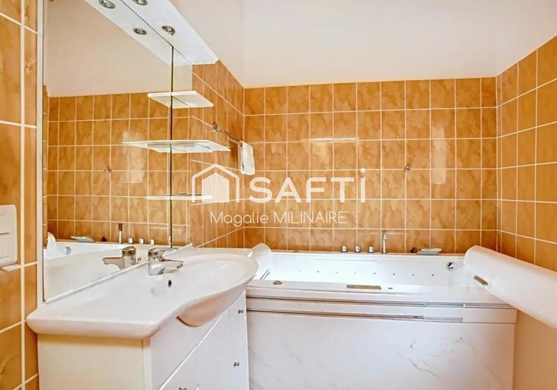 Maison - 288 m² - 12 pièces